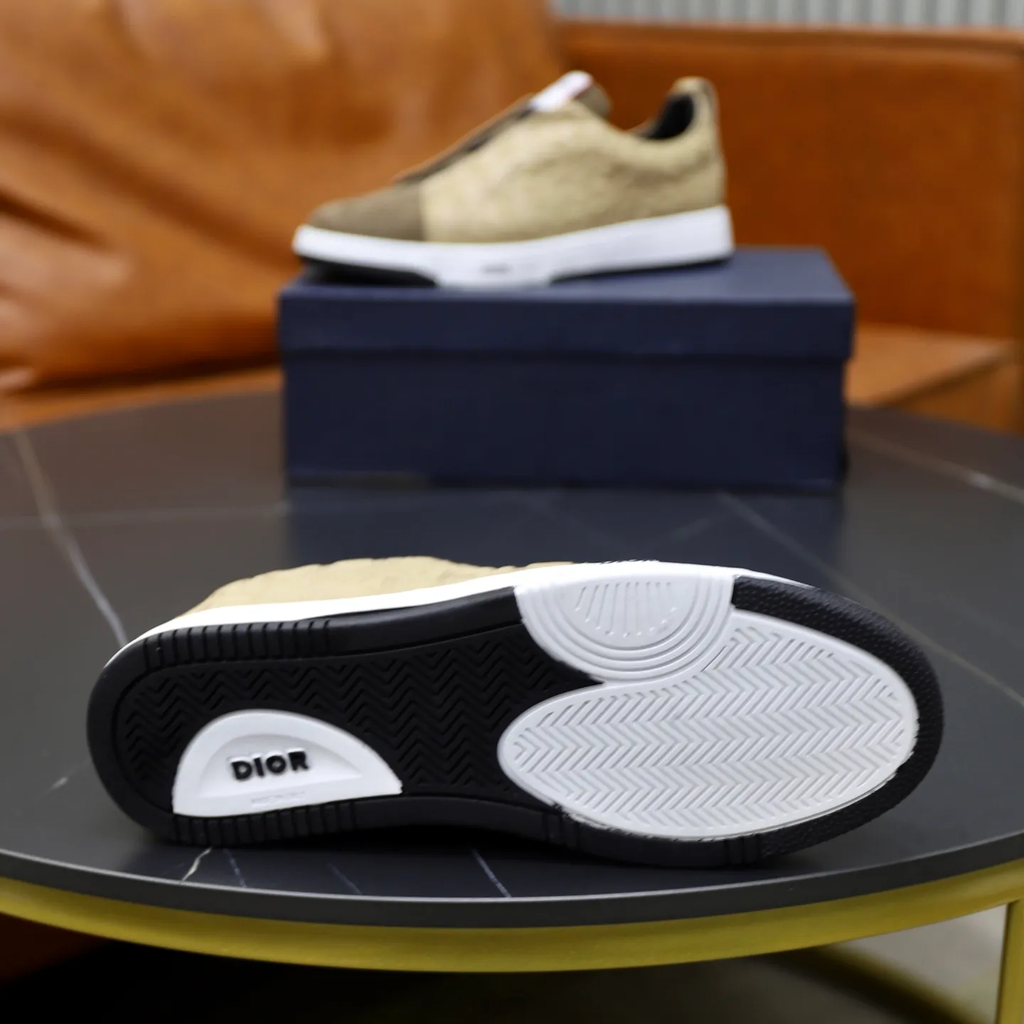 Ex-factory price: 442💰🙅‍♂️🙅‍♂️🙅‍♂️ Brand: Dior DIOR Standard code: 38-44 (45 customized) Grade: Same as the official website Material: Original leather splicing, comfortable and breathable lining, original wear-resistant outsole Style category: Men's fashionable casual shoes, running shoes, noble luxury brand elements, top luxury Color: actual picture color